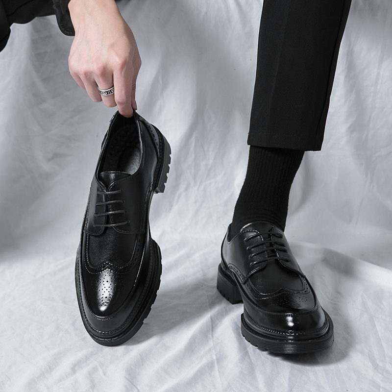 أحذية جلدية جديدة للرجال الشبا - مراجعة Men Shoes Prada وسعره