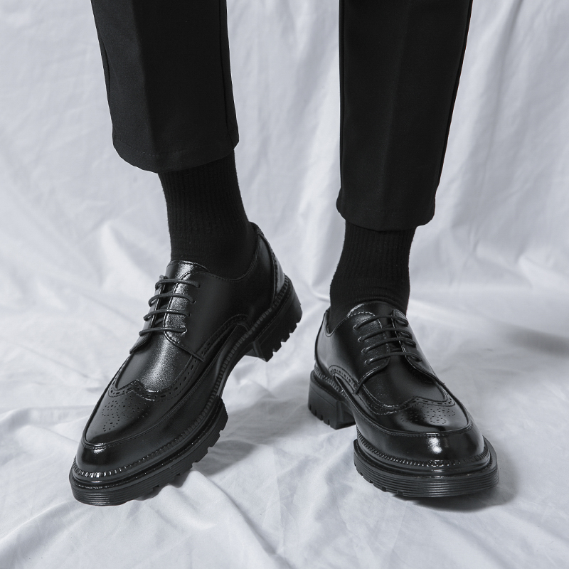 أحذية جلدية جديدة للرجال الشبا - مراجعة Men Shoes Prada وسعره